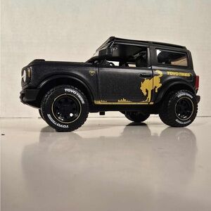 Maisto 1:24 Design 2021 Ford Bronco Off Road Toyo Tires